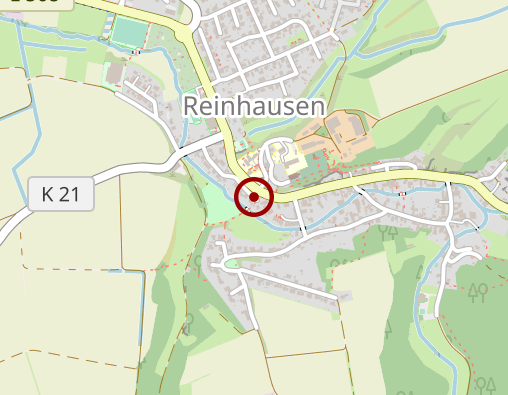 Position: Buchschrank am Ende des Wendehammers