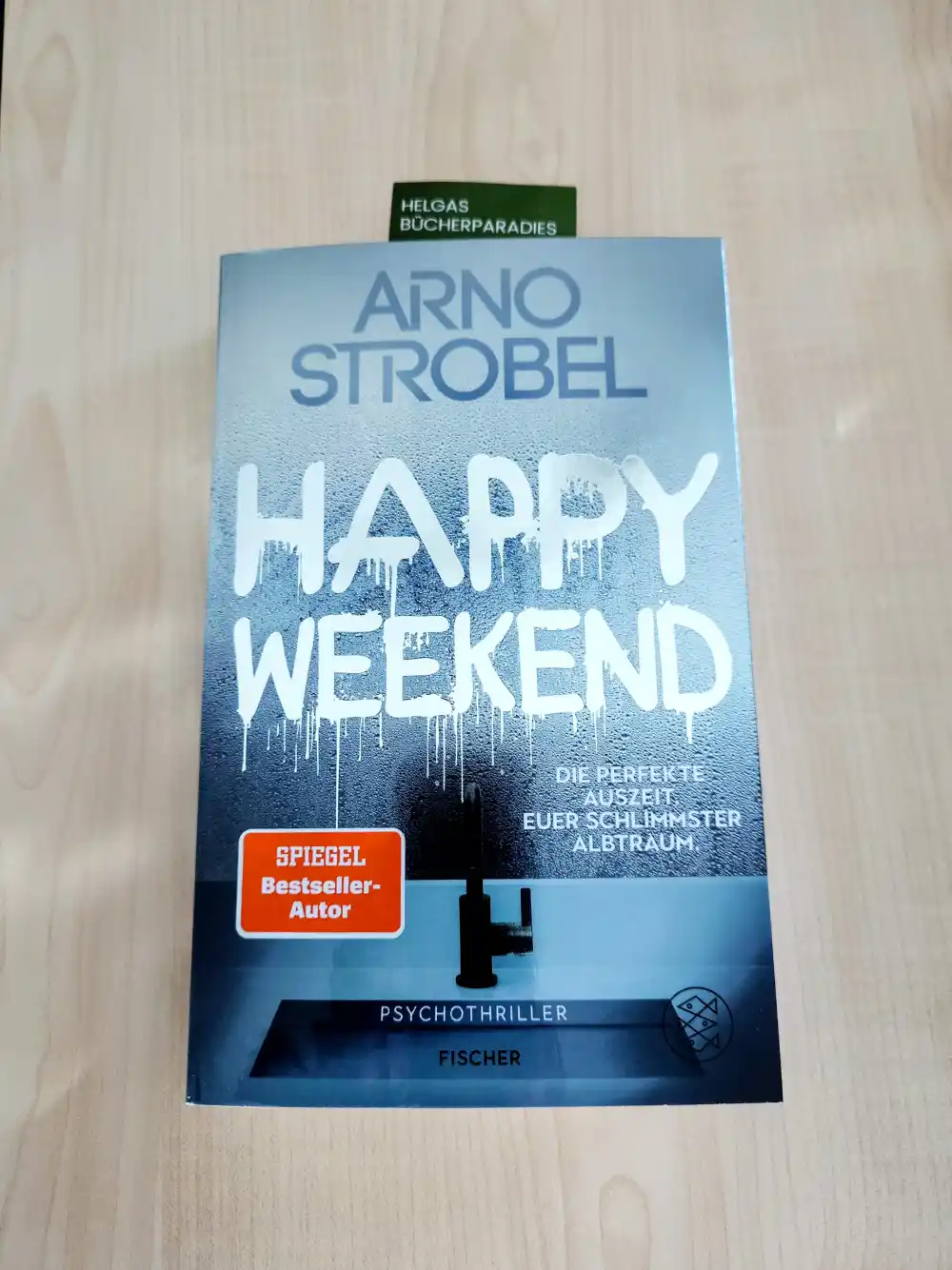 Cover: Happy Weekend – Die perfekte Auszeit. Euer schlimmster Albtraum.