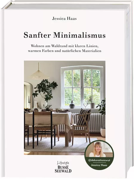 Cover: Sanfter Minimalismus. Wohnen am Waldrand mit klaren Linien, warmen Farben und natürlichen Materialien