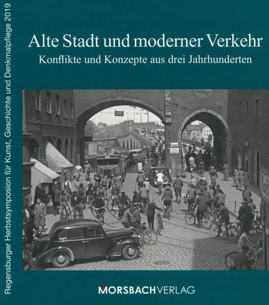 Alte Stadt und moderner Verkehr